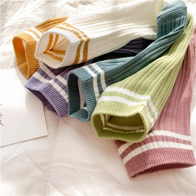 Net red striped women's socks 1