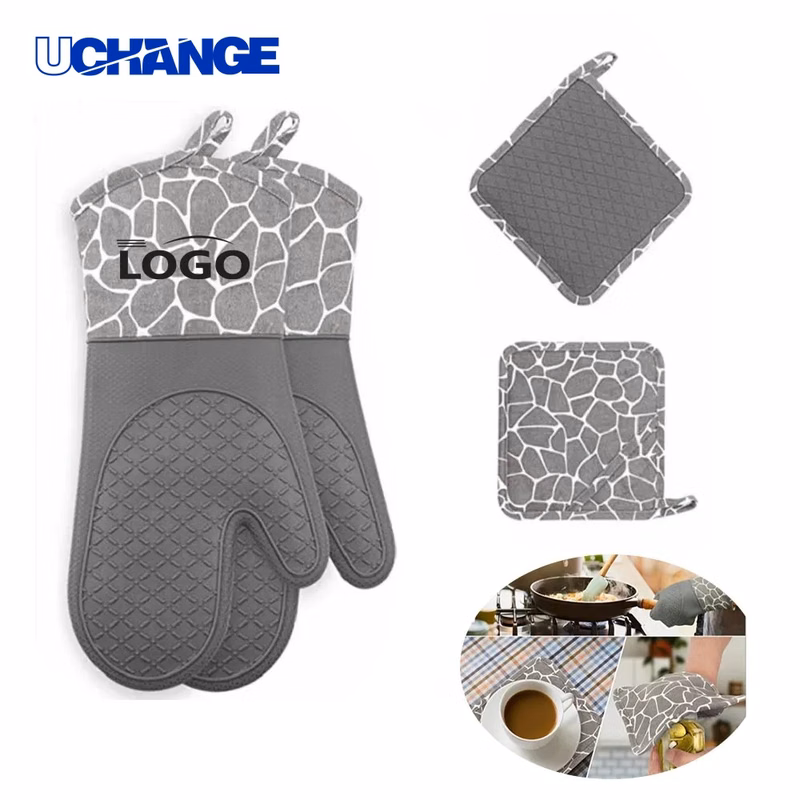 Giraffe Pattern Pot Holders and Oven Mitts Set