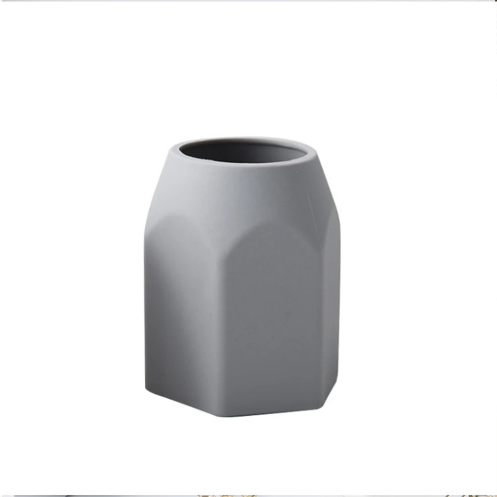 Simple pen holder 1