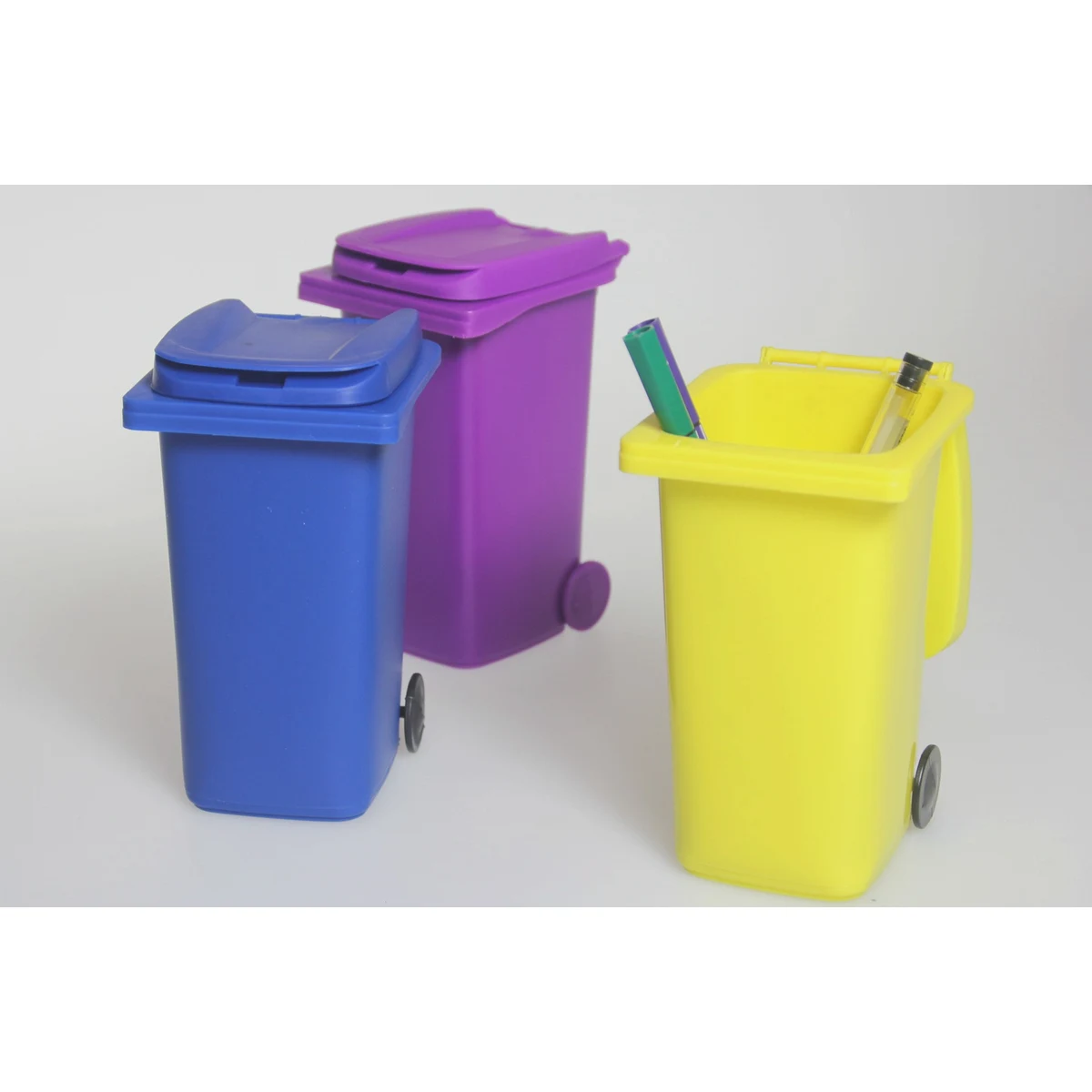 Trash Can Pen Holder 1