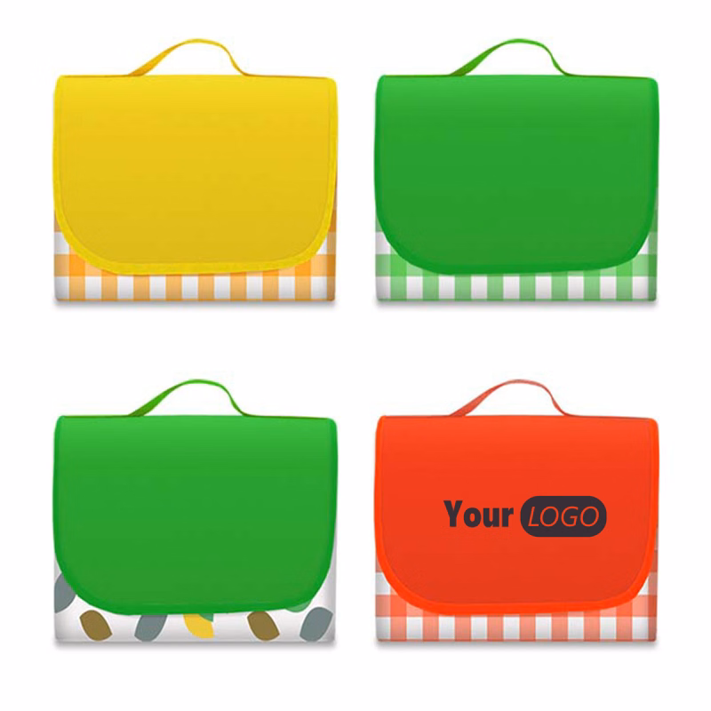 600D Polyester Stylish And Waterproof Color Picnic Blankets (Moq 20)