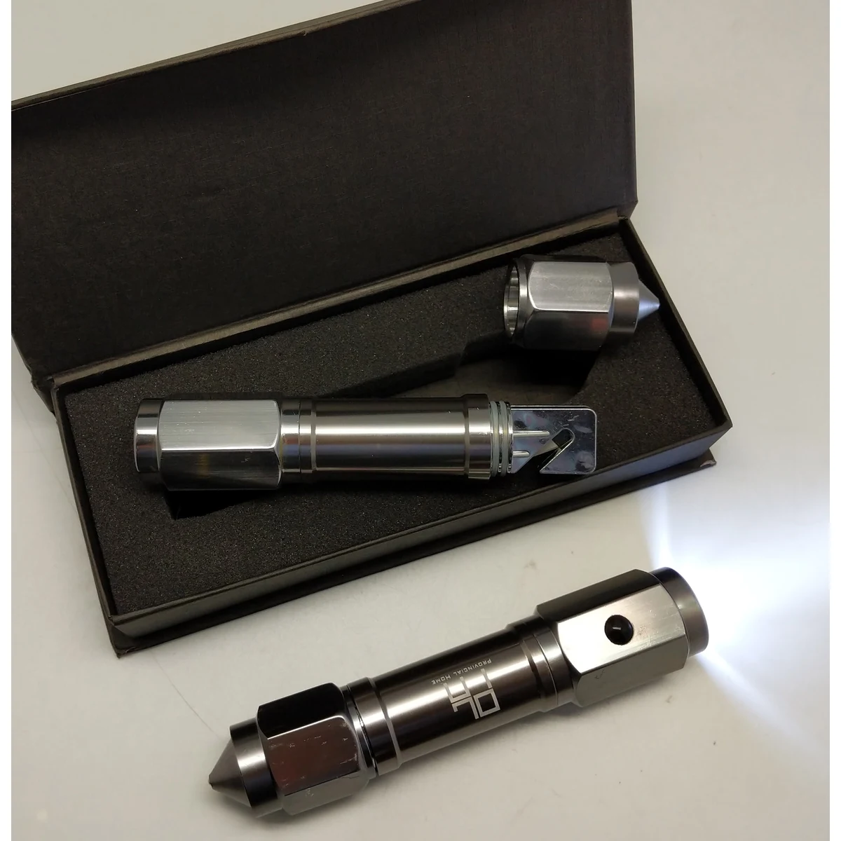 3 in 1 Automobile Multi function Emergency Flashlight/Gla 1
