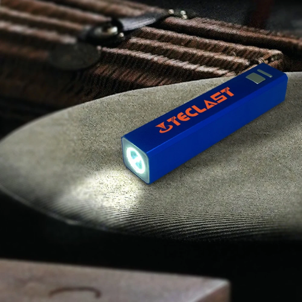 Sonic Flash 2200 Mah Charger W/Flashlight 1