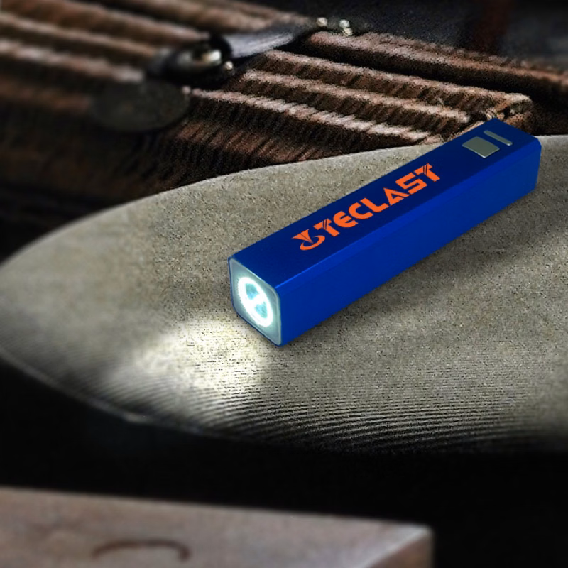 Sonic Flash 2200 Mah Charger W/Flashlight