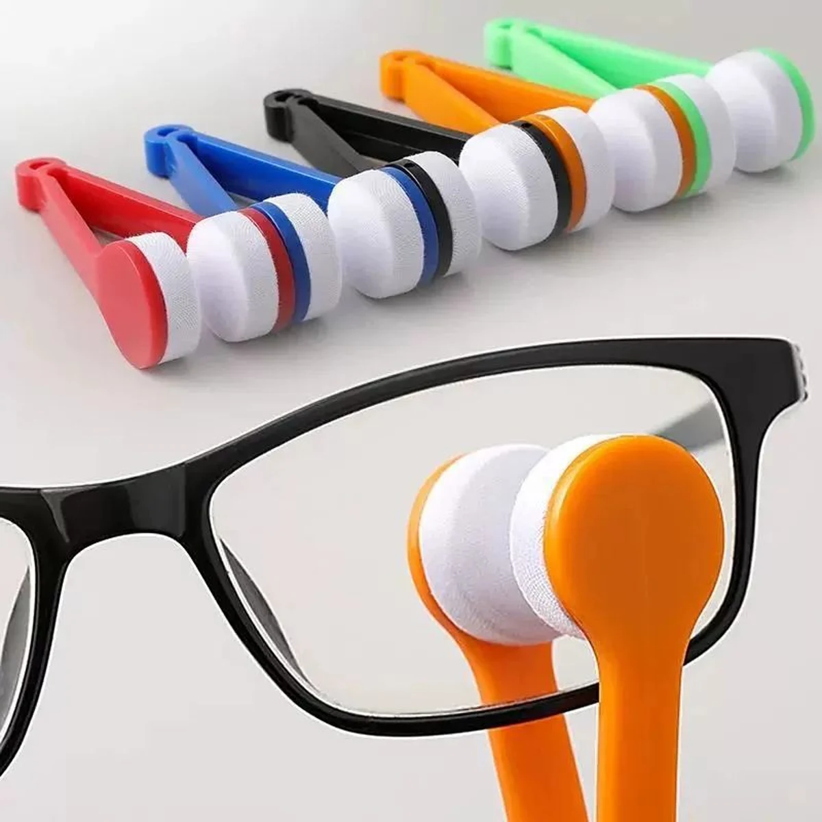 Multifunctional Eyeglass Cleaning Clip 1
