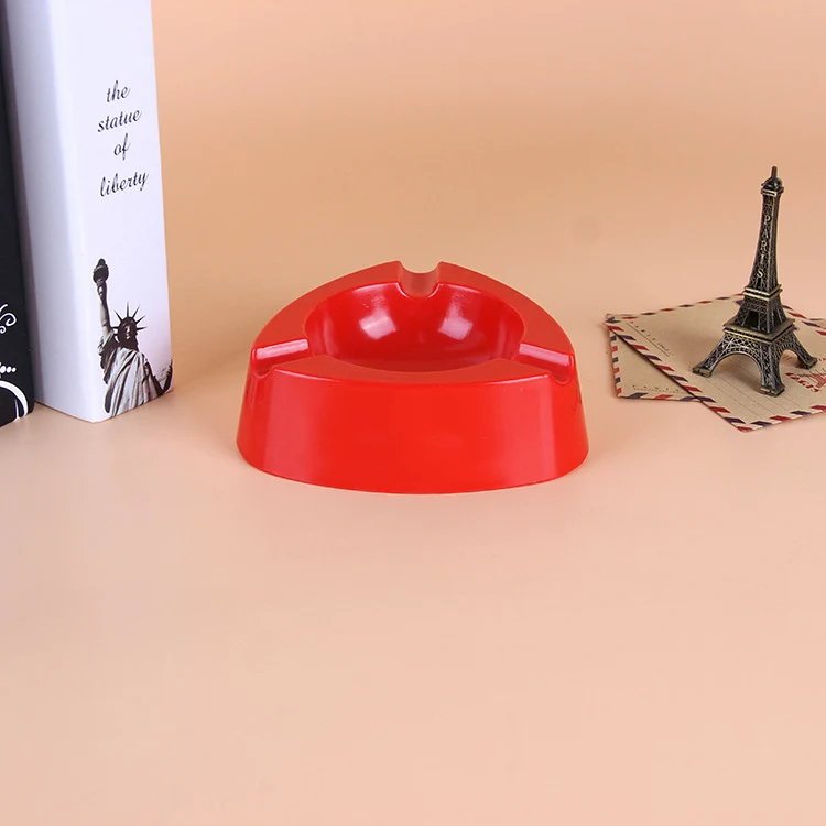 Triangle Plastic Ash Tray 1