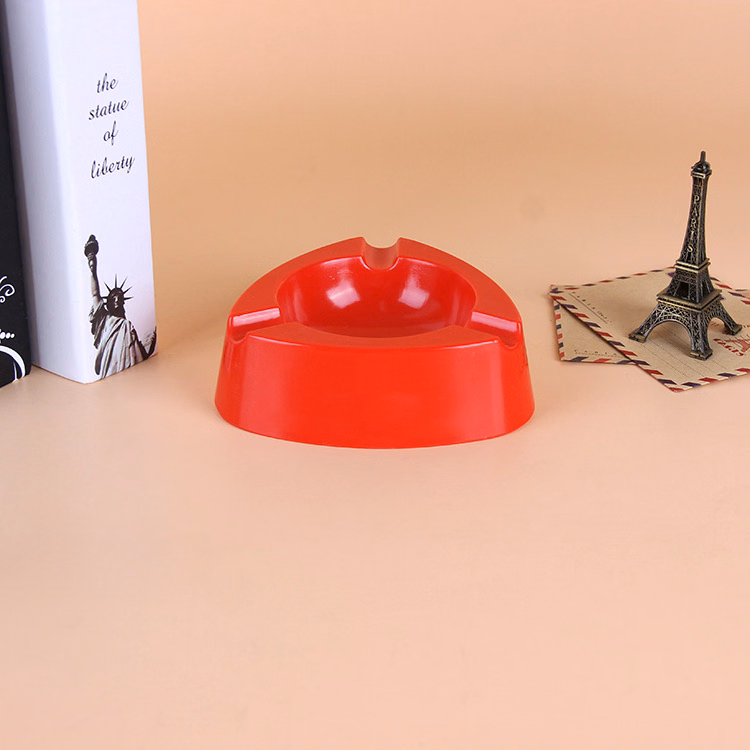 Triangle Plastic Ash Tray