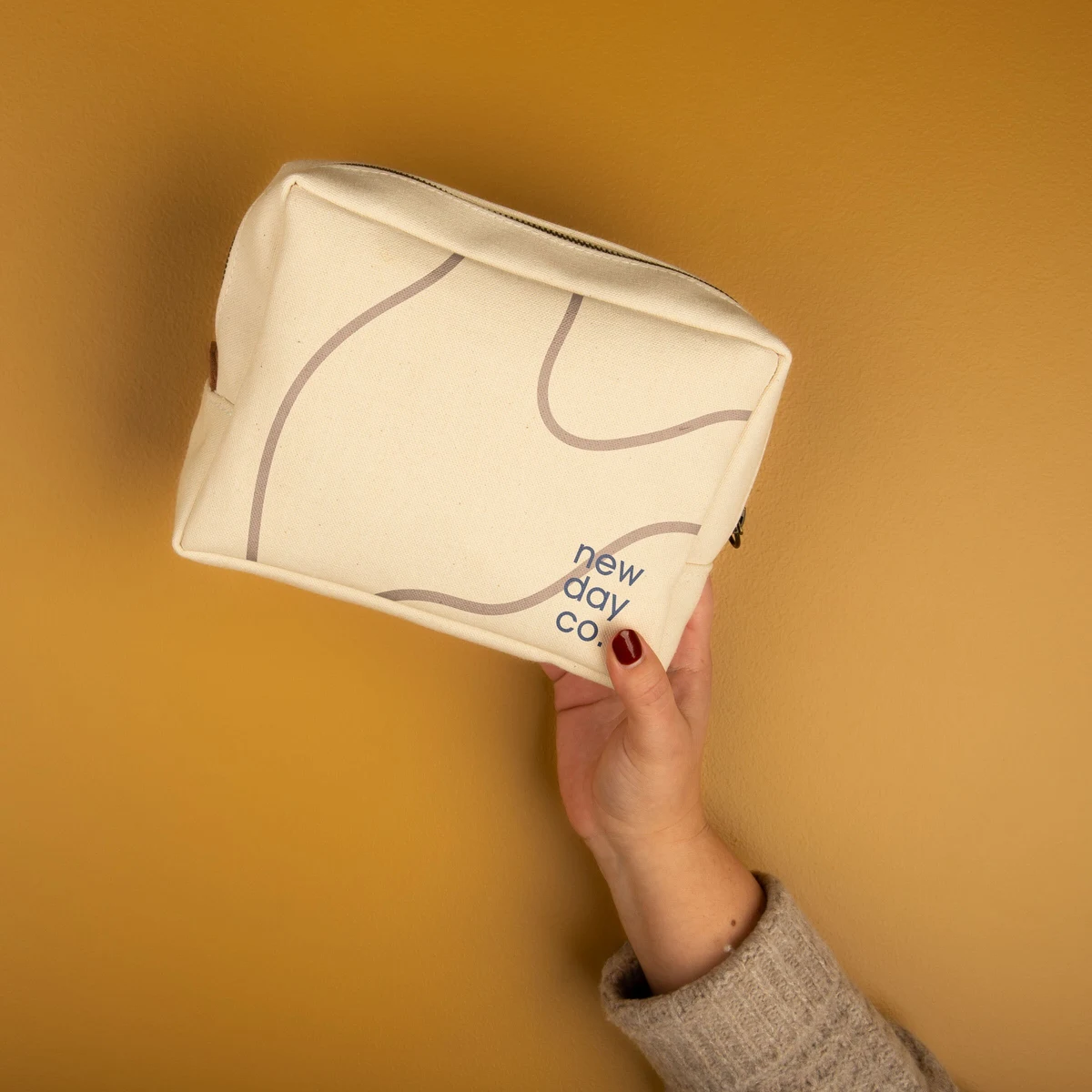 BUSY BEE - HEAVYWEIGHT CANVAS WITH LEATHER 1