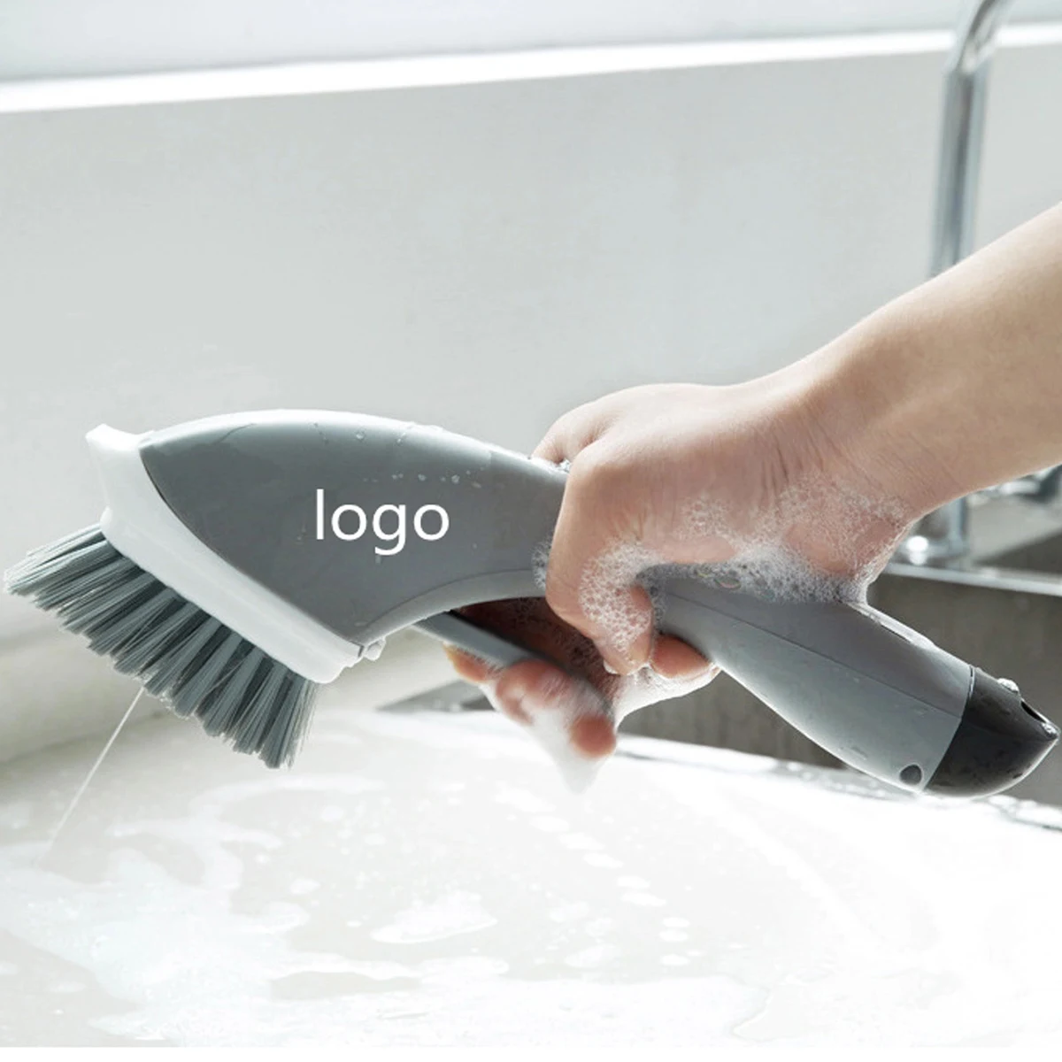 Spray Cleaning Brush 1