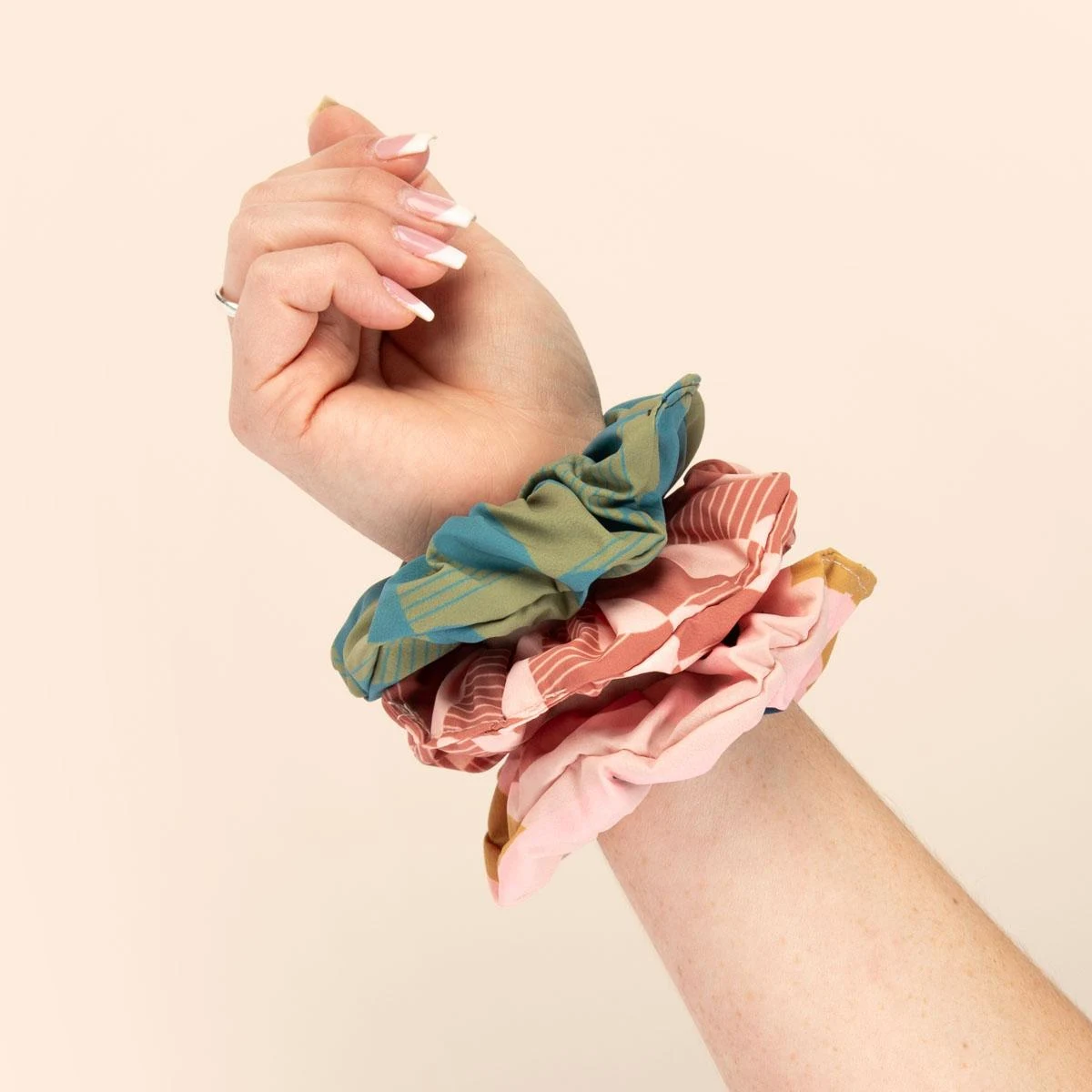 SCRUNCHIE - 3-PACK - 4CP NYLON
1