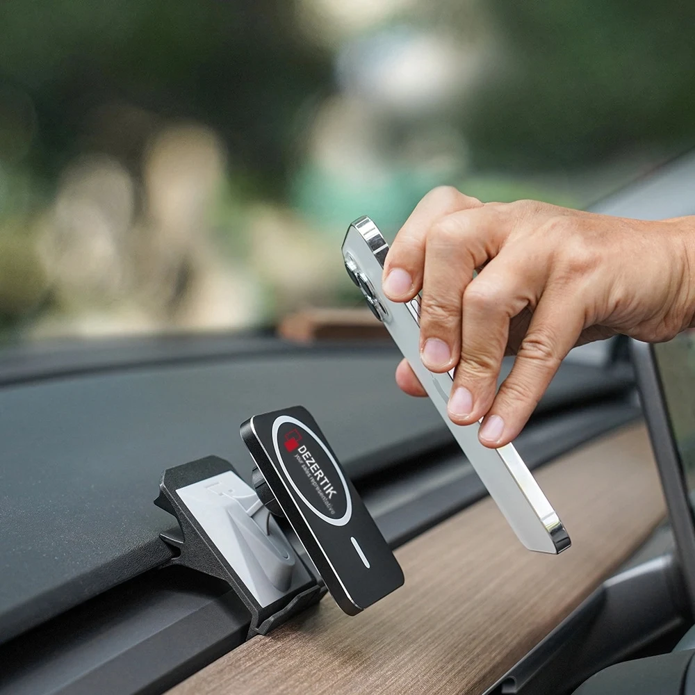 Magnetic Wireless Mobile Phone Car Charger 1