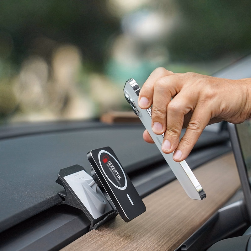 Magnetic Wireless Mobile Phone Car Charger