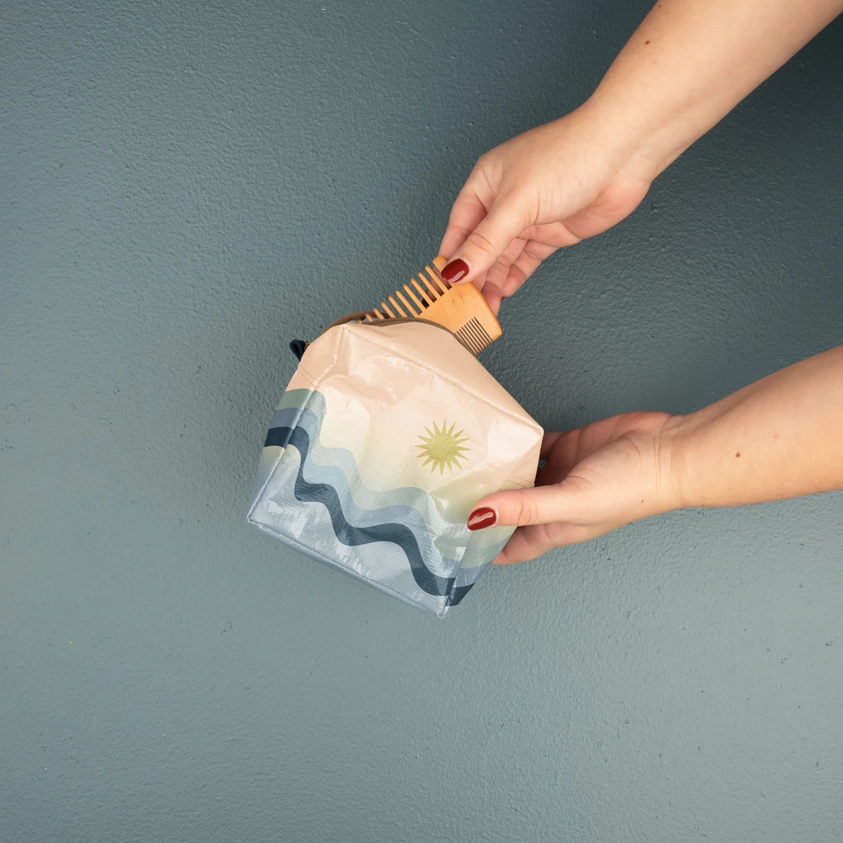 MOD POUCH LARGE - LAMINATED NON-WOVEN RPET 1