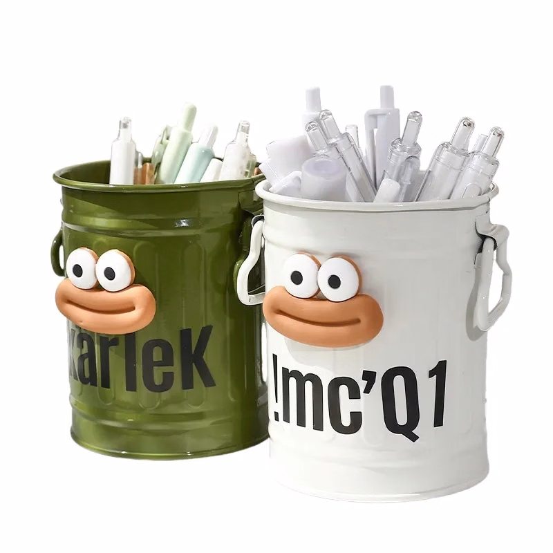 Cute Retro Desktop Pen Holder