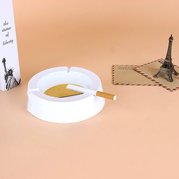 Huge Capacity Round Plastic Ashtray 1