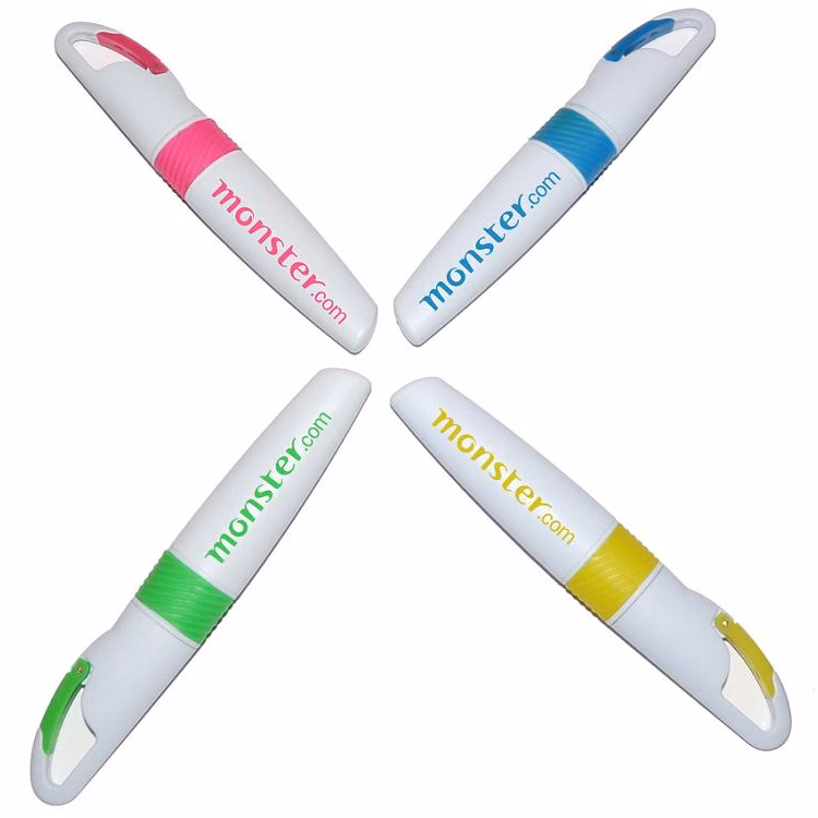 Highlighter pen with carabiner clip