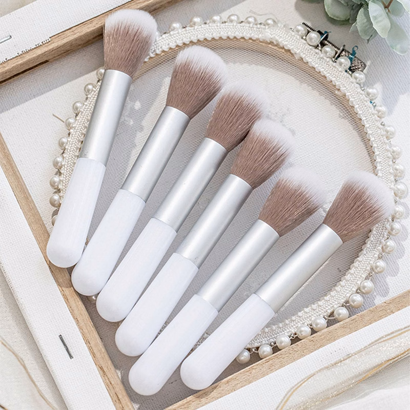 Soft Long Handle Highlighter Blush Makeup Brush