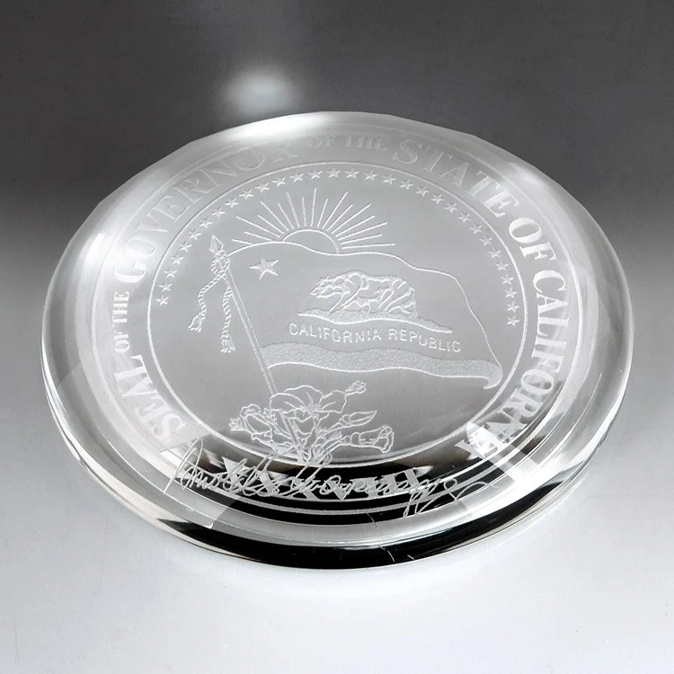 3-1/4" Magnifier Paperweight 1
