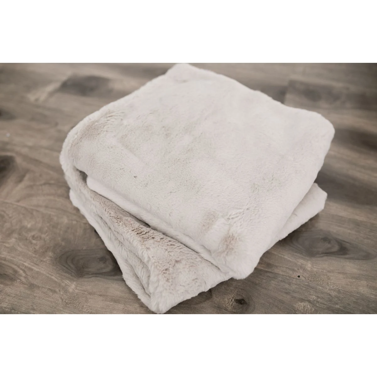 Grand Faux Fur Fawn-Throw Luxury Blanket (50x60) 1