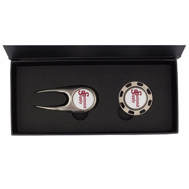 Scotsman's Divot Tool and Metal Poker Chip in a Magnetic Close Gift Box