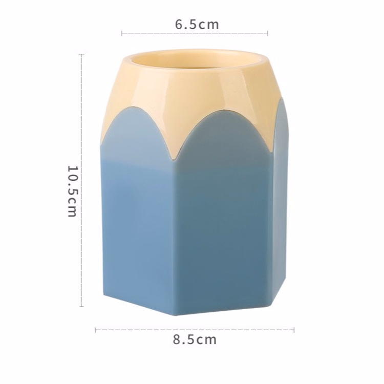 Plastic material pen holder