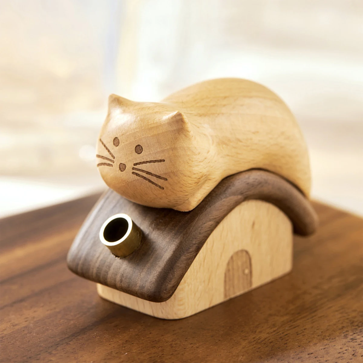 Cat On Roo Shaped Diffuser 1