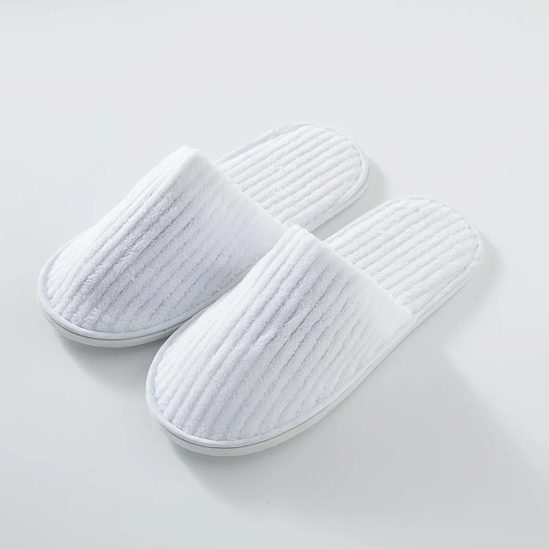 Coral Velvet Non-Slip Closed-Toe Hotel Slipper 1