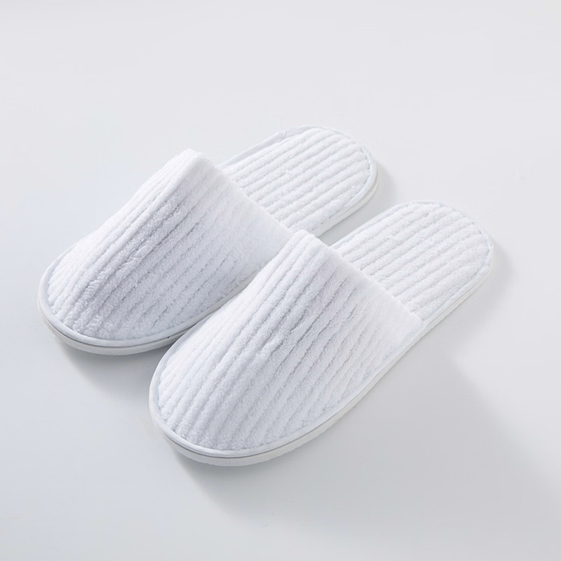 Coral Velvet Non-Slip Closed-Toe Hotel Slipper