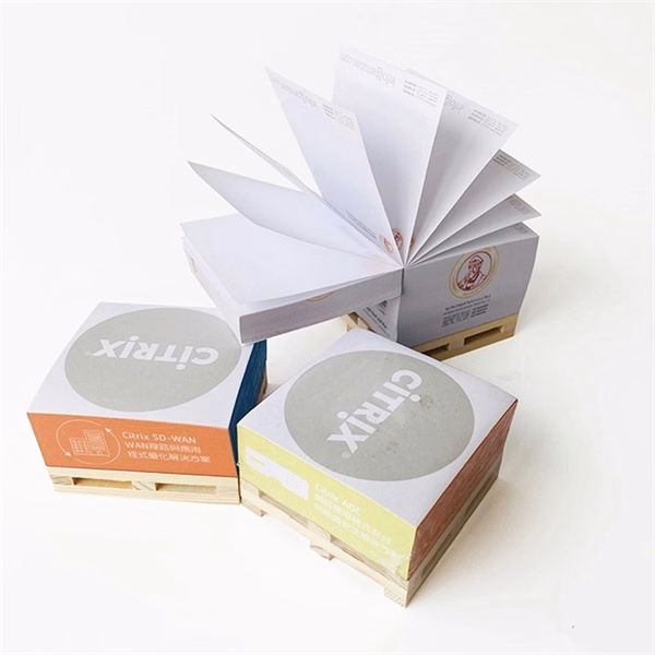 Sticky Note with Pallet