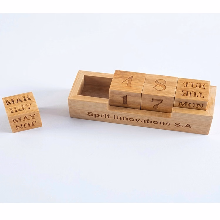 Creative wooden calendar