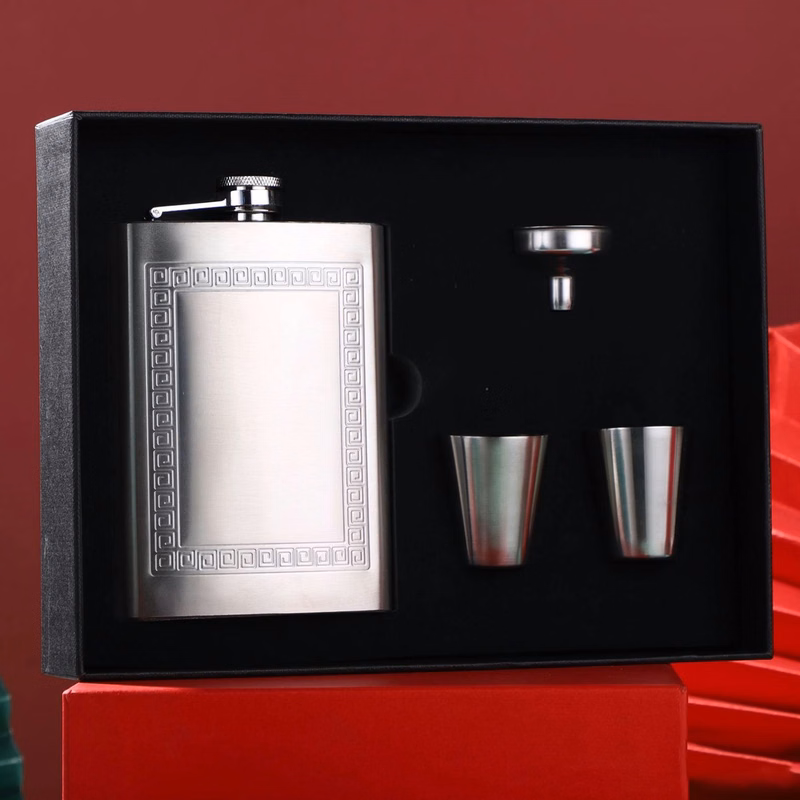 8oz Hip Flask Gift Set