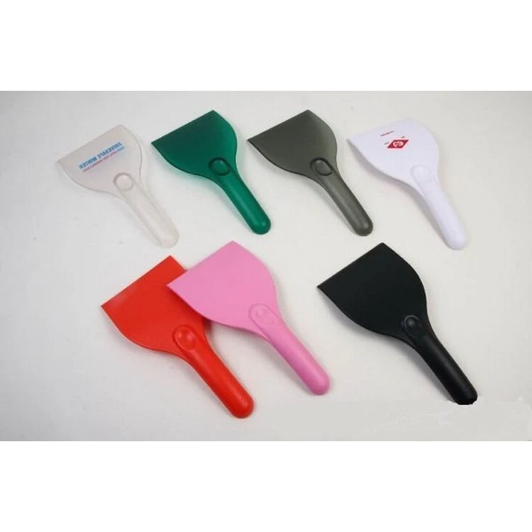 Ice Scraper with Thumb Grip 1