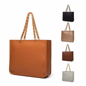 Elegant Chain Shoulder Bag With Gold Accents