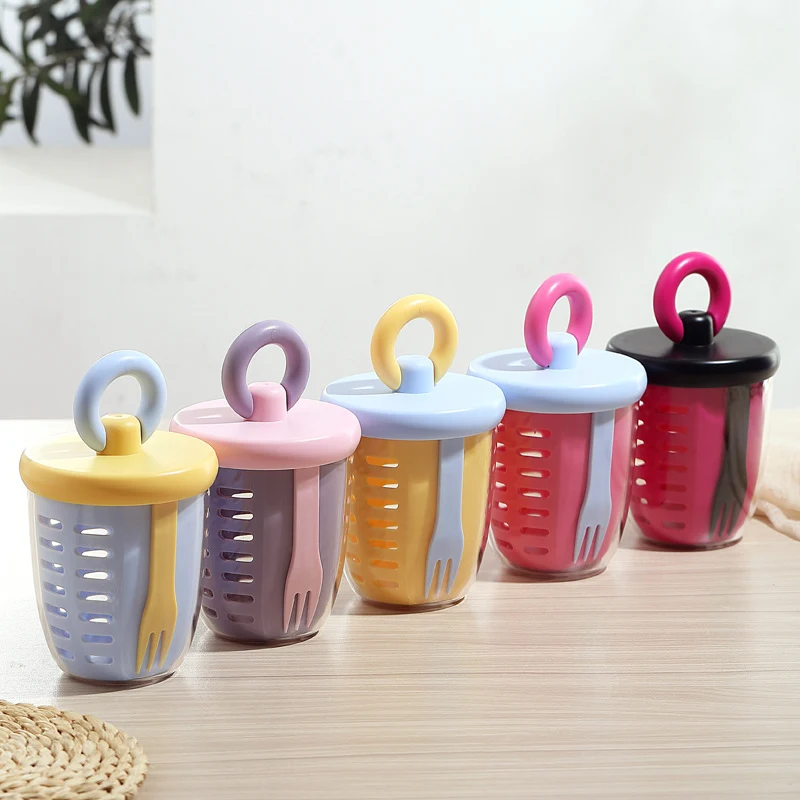 Portable Salad Cup with Strainer 1