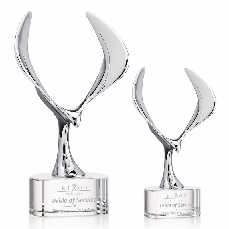 Maverick Eagle Award on Paragon Base - Clear