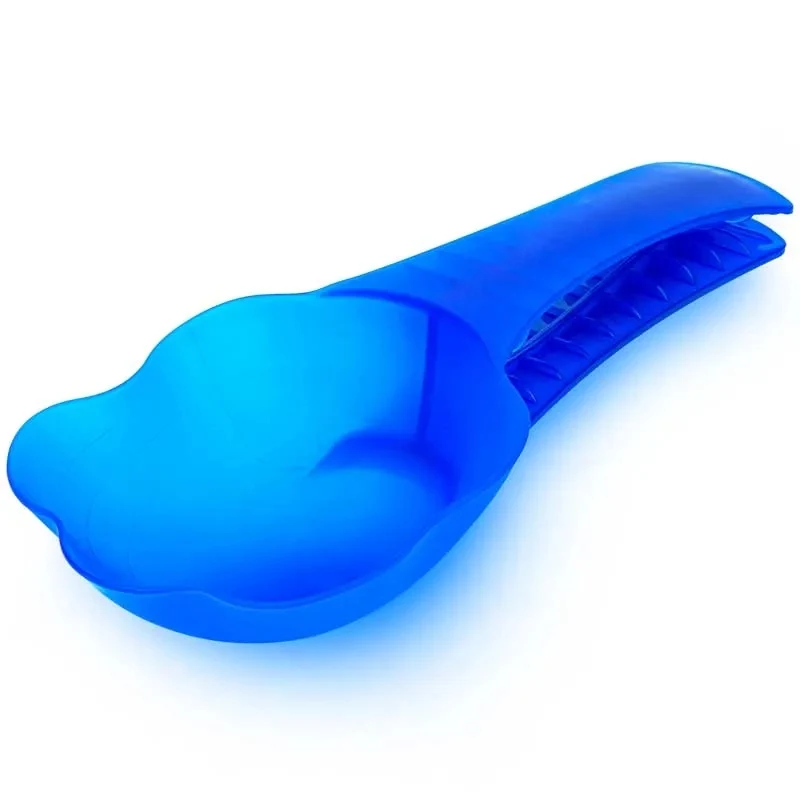 Recycled Pet Food Scoop and Bag Clip 1
