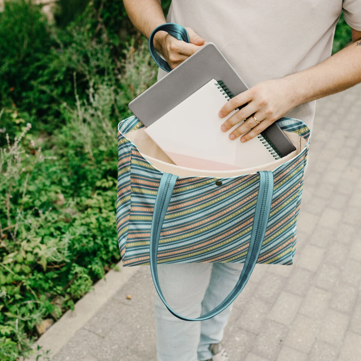 OPEN LAPTOP TOTE - VEGAN LEATHER 1