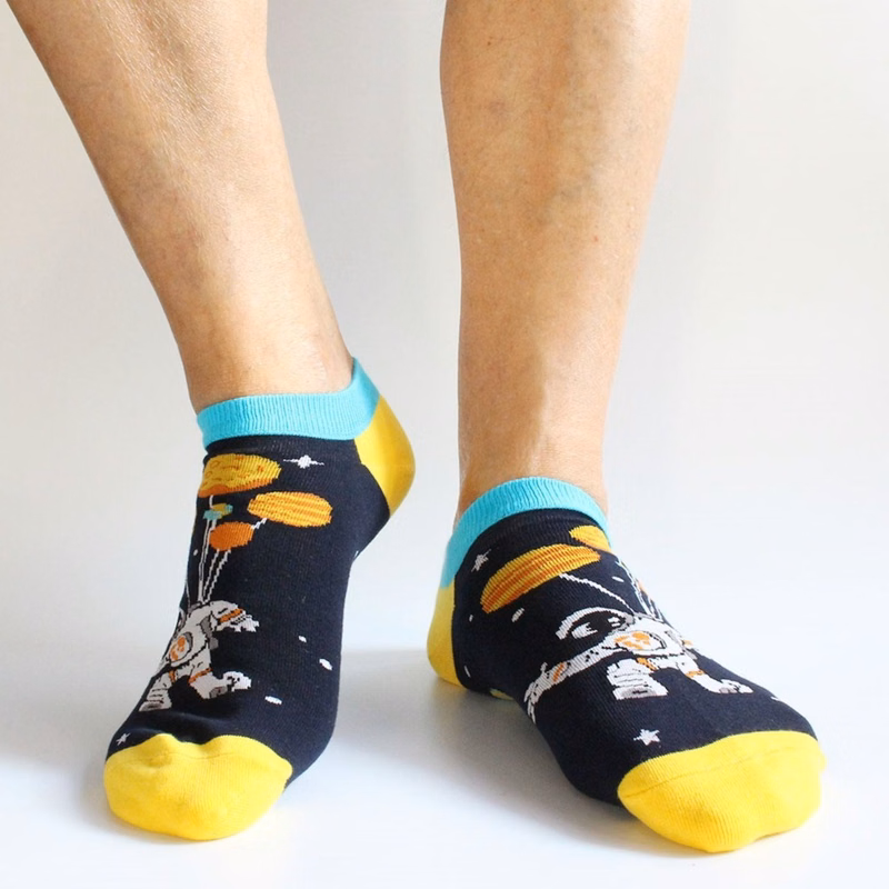 Cushioned low cut knitted athletic socks, 144 needles