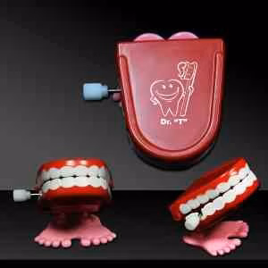 Wind Up Chattering Teeth Hopper