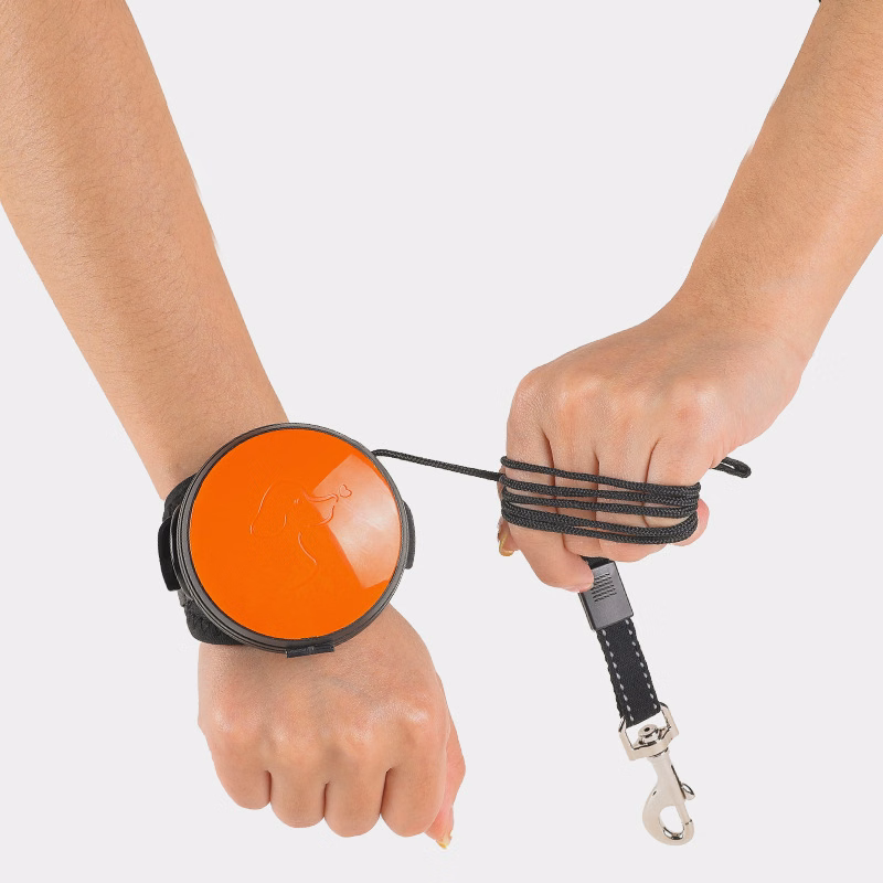 Pet supplies dog leash out walking dog leash explosion-proof wrist strap