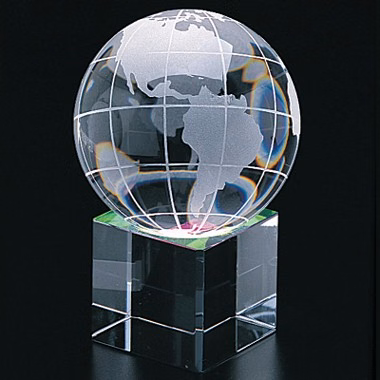 CRYSTAL GLOBE W/ REFLECTIVE BASE