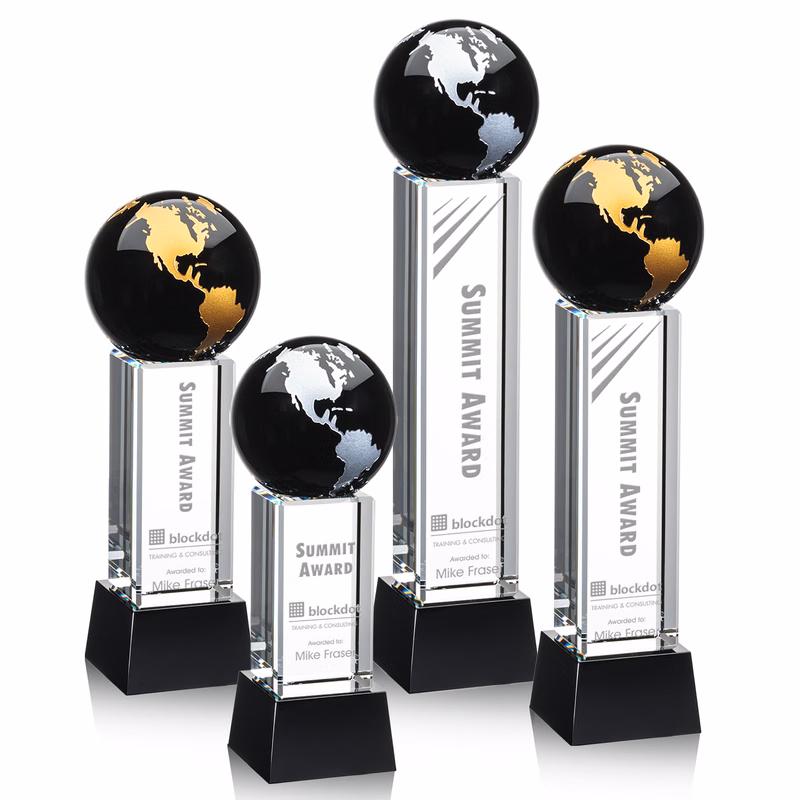Luz Globe Award on Base - Black/Gold
