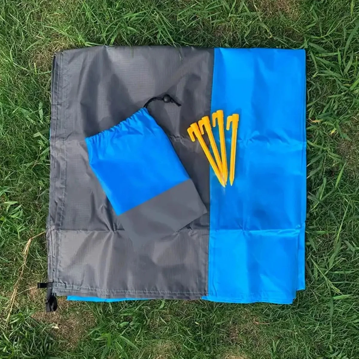 Waterproof Beach Mat Foldable Picnic Blanket With A Pouch 1