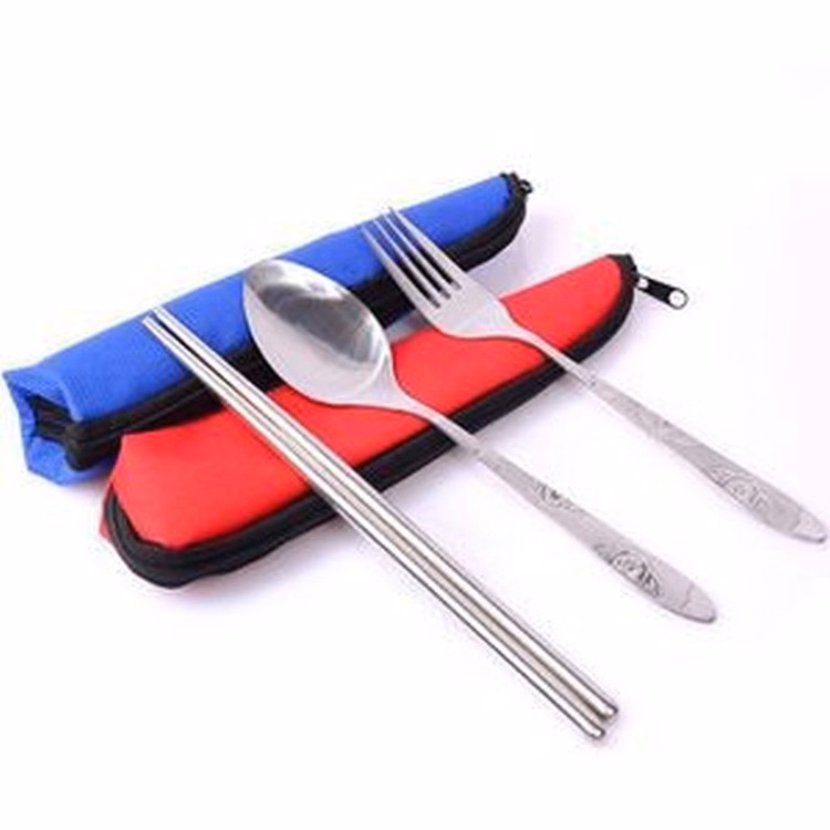 Dinnerware Set w/ Triangular Case