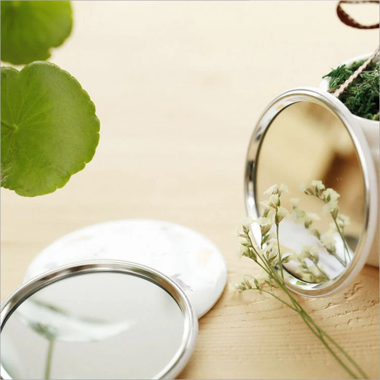 Button mirror 1