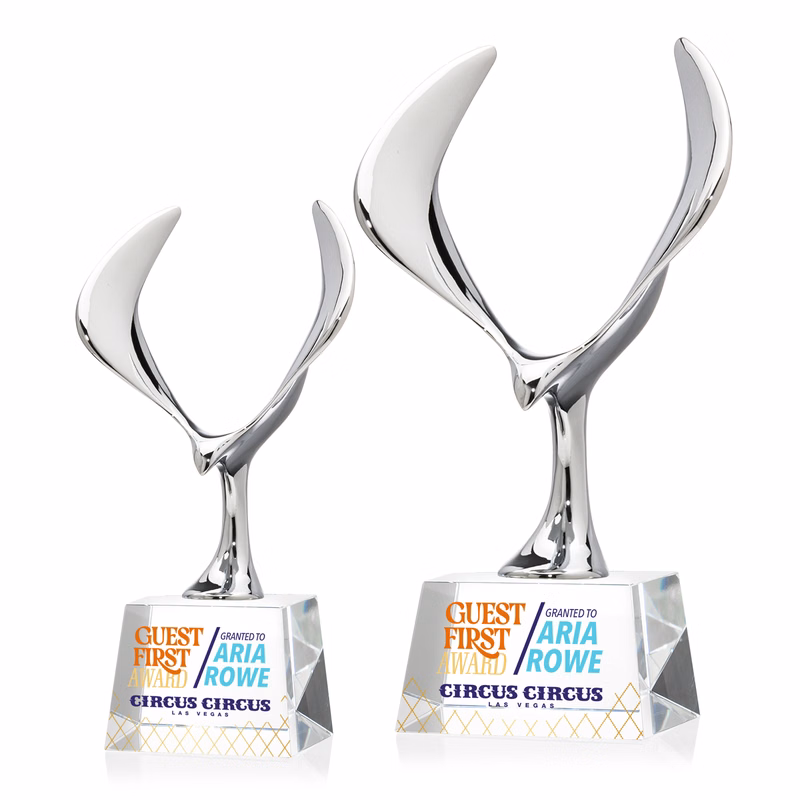 Maverick Eagle VividPrint™ Award on Robson Base - Clear