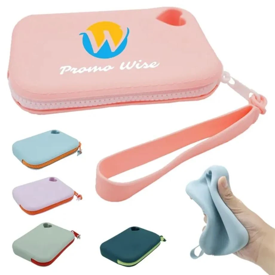 Portable Multi-Functional Compact Silicone Pet Treat Pouch 1