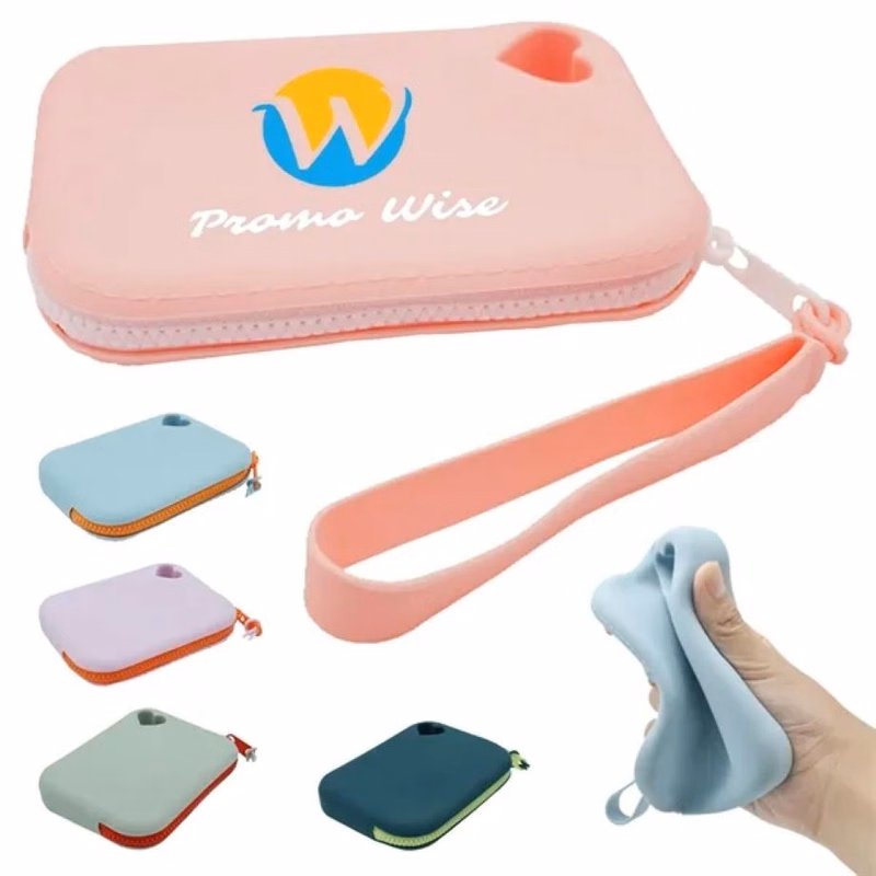 Portable Multi-Functional Compact Silicone Pet Treat Pouch