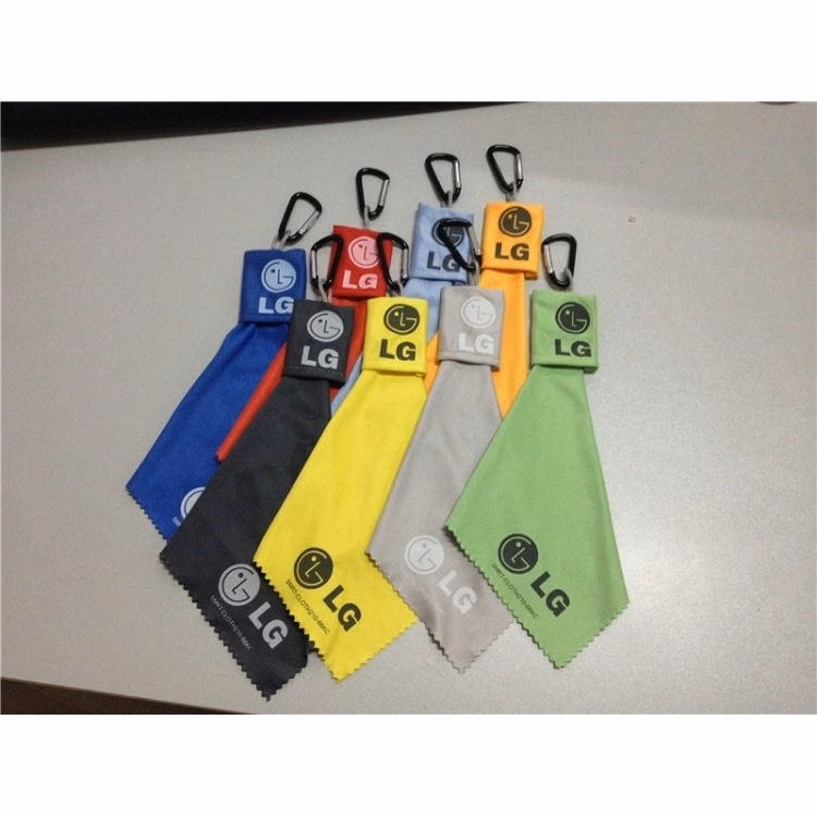 Glass cleaning cloth with keychain