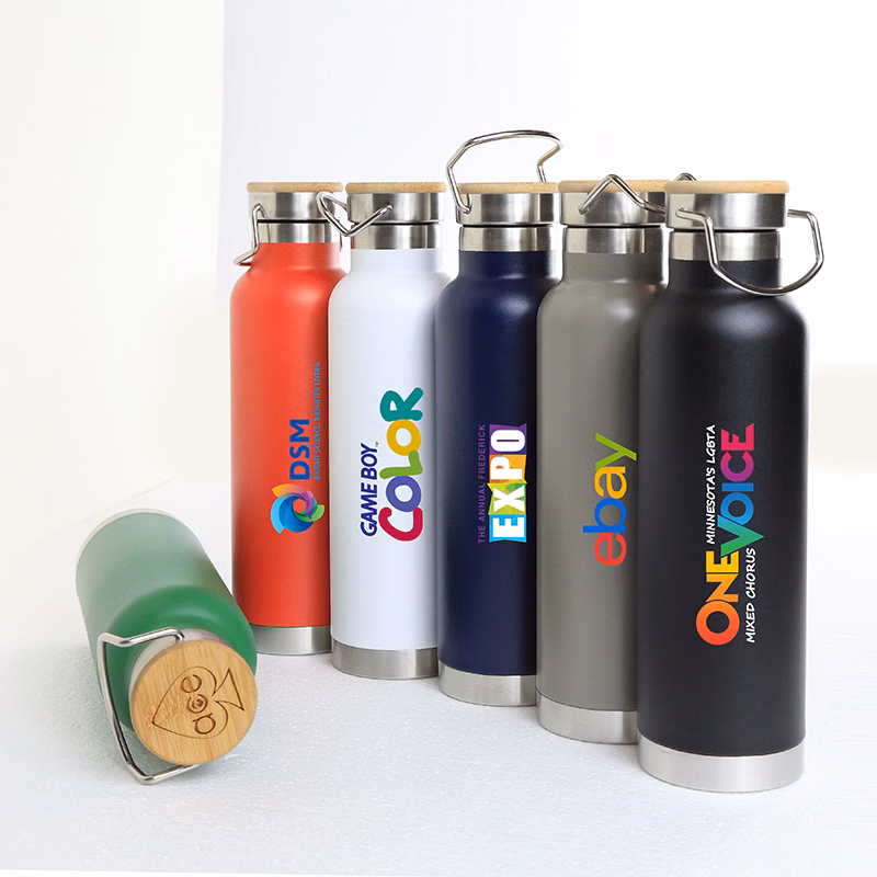 22 Oz. Scenesetter Double Wall 18/8 Stainless Steel Vacuum Insulated Bottle w/Bamboo Cap (Navy Blue)